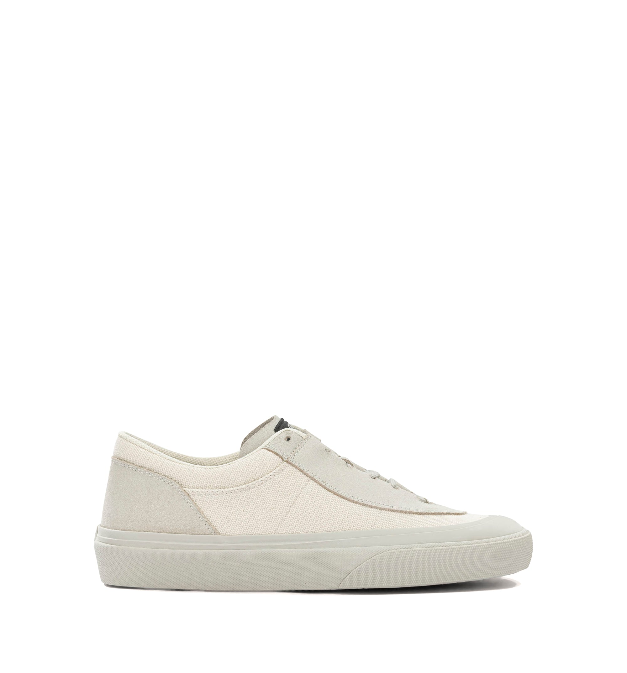 Low-top sneakers made of suede and canvas