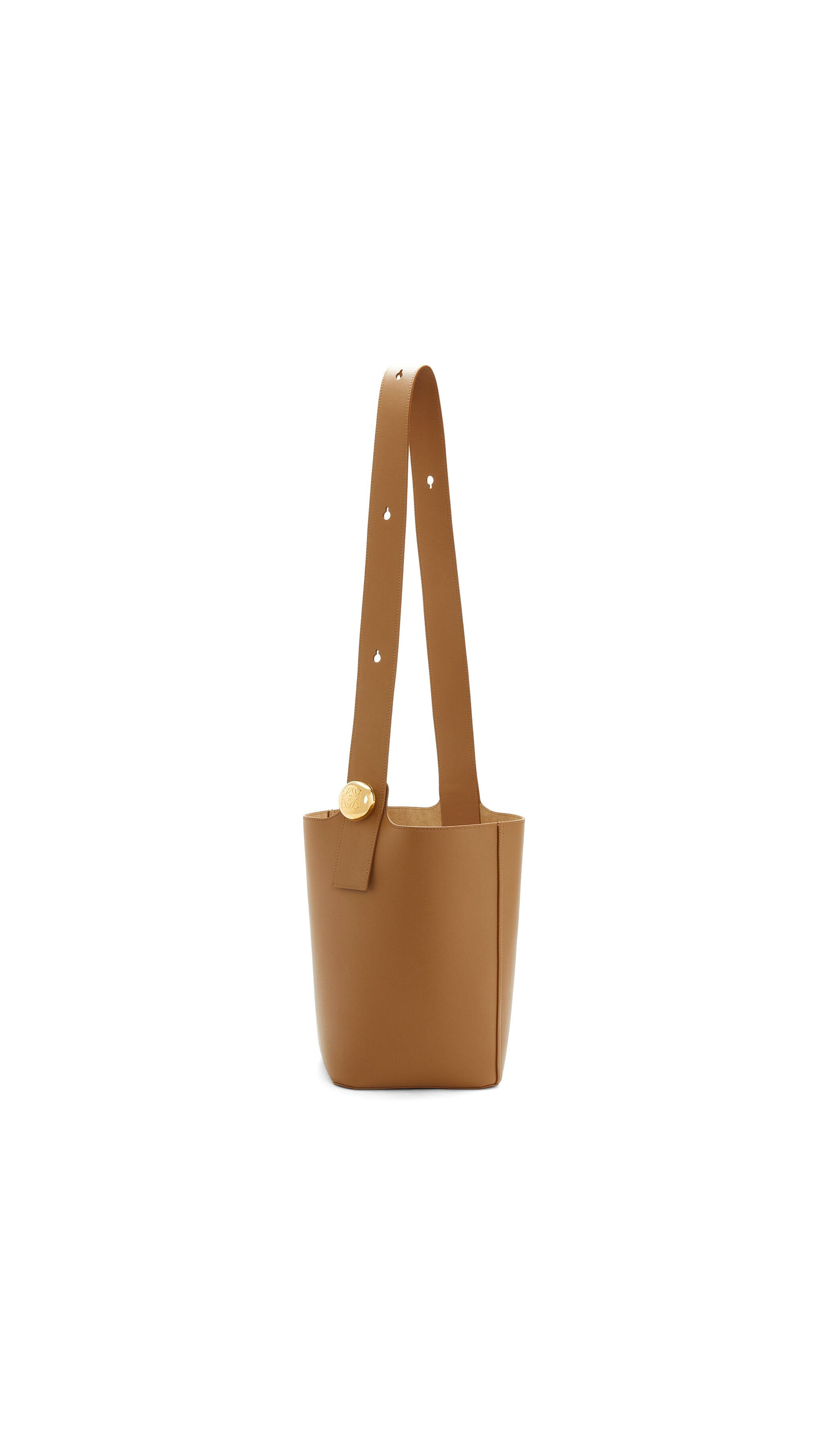 Medium Pebble Bucket Bag in Mellow Calfskin