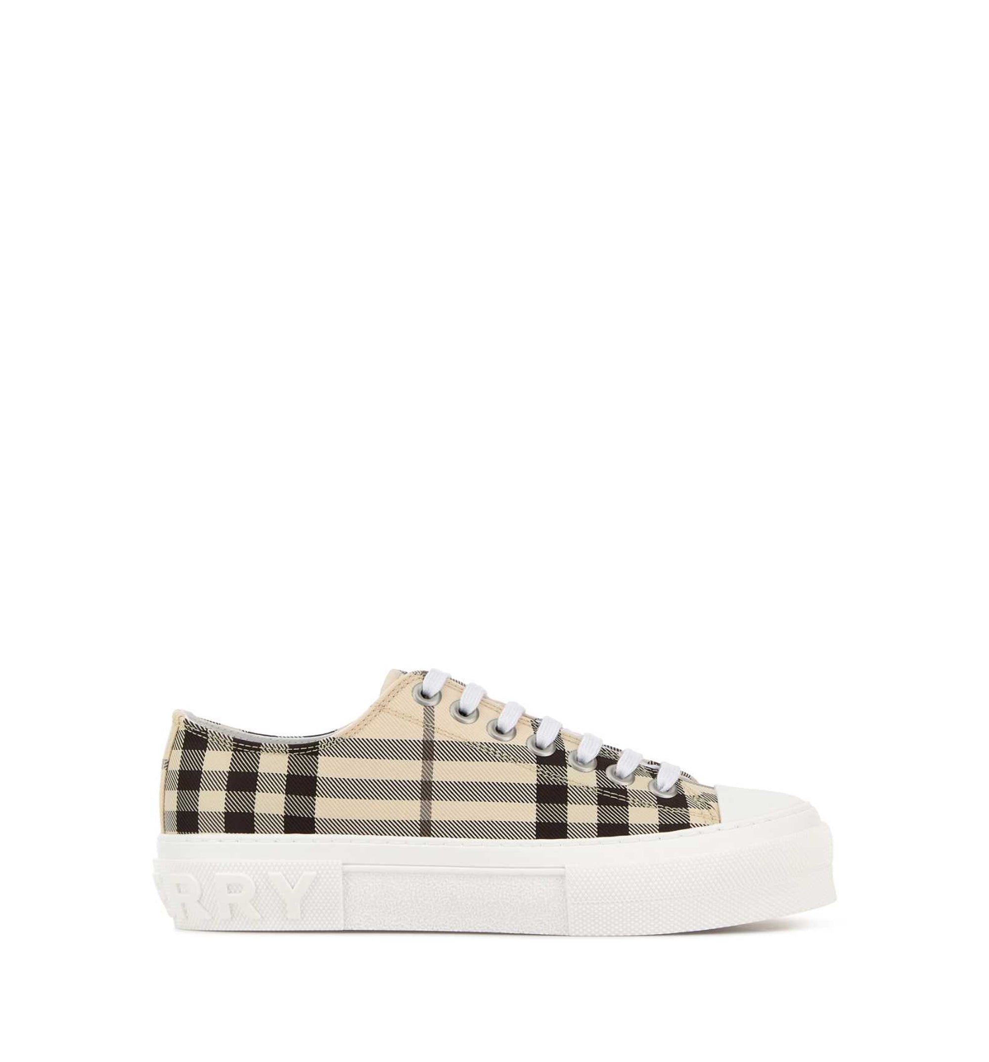 Embroidered cavas sneakers
