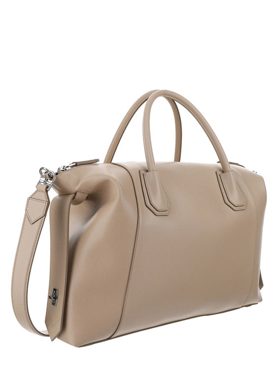 Medium antigona soft bag in smooth leather - Beige