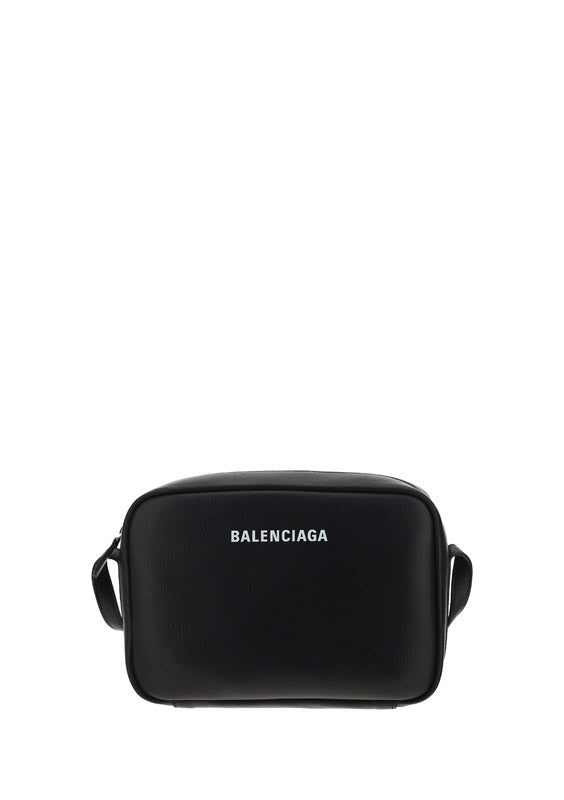 Everyday Medium Camera Bag In Grained Calfskin - Black.