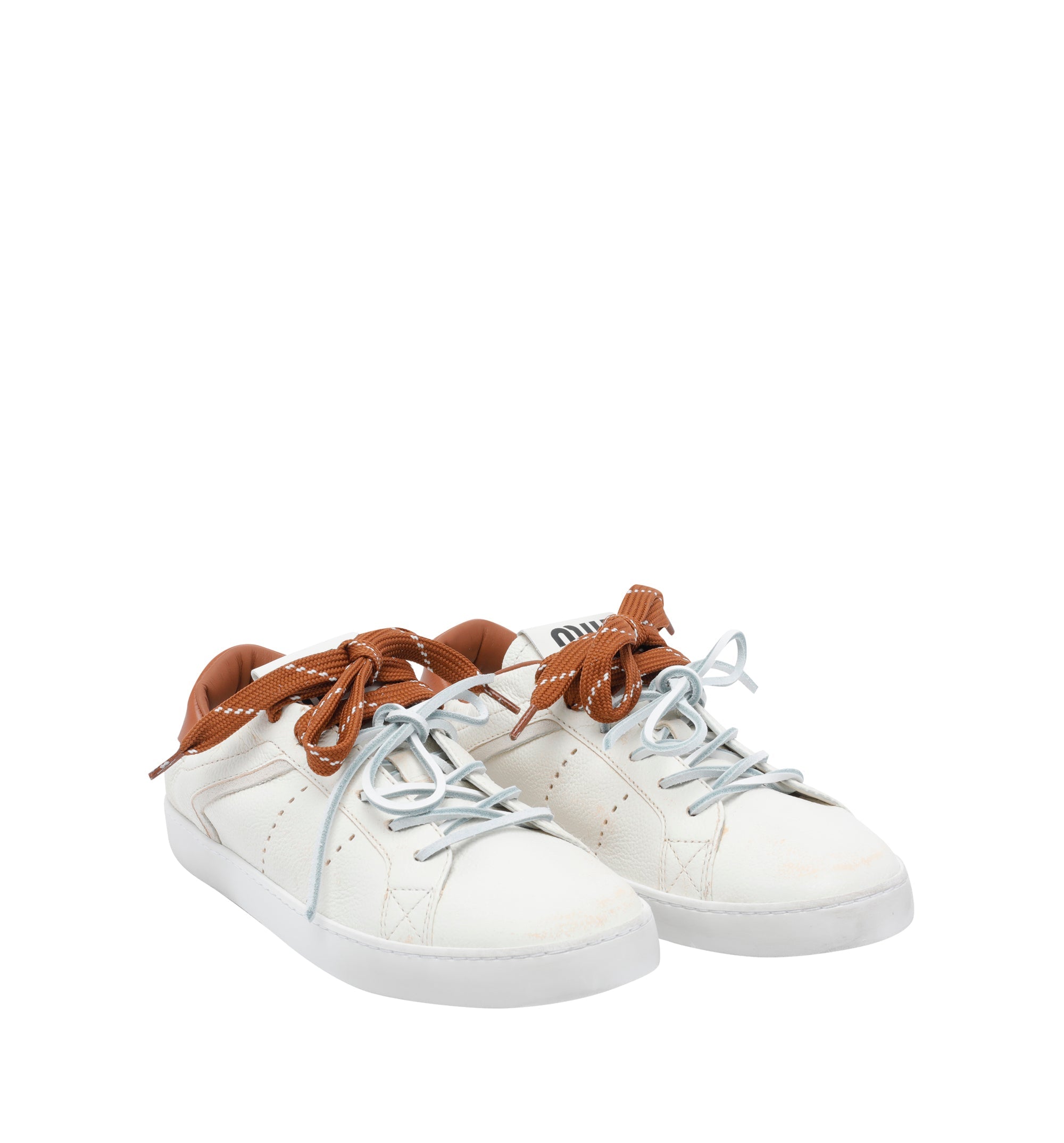 Leather sneakers with a worn effect