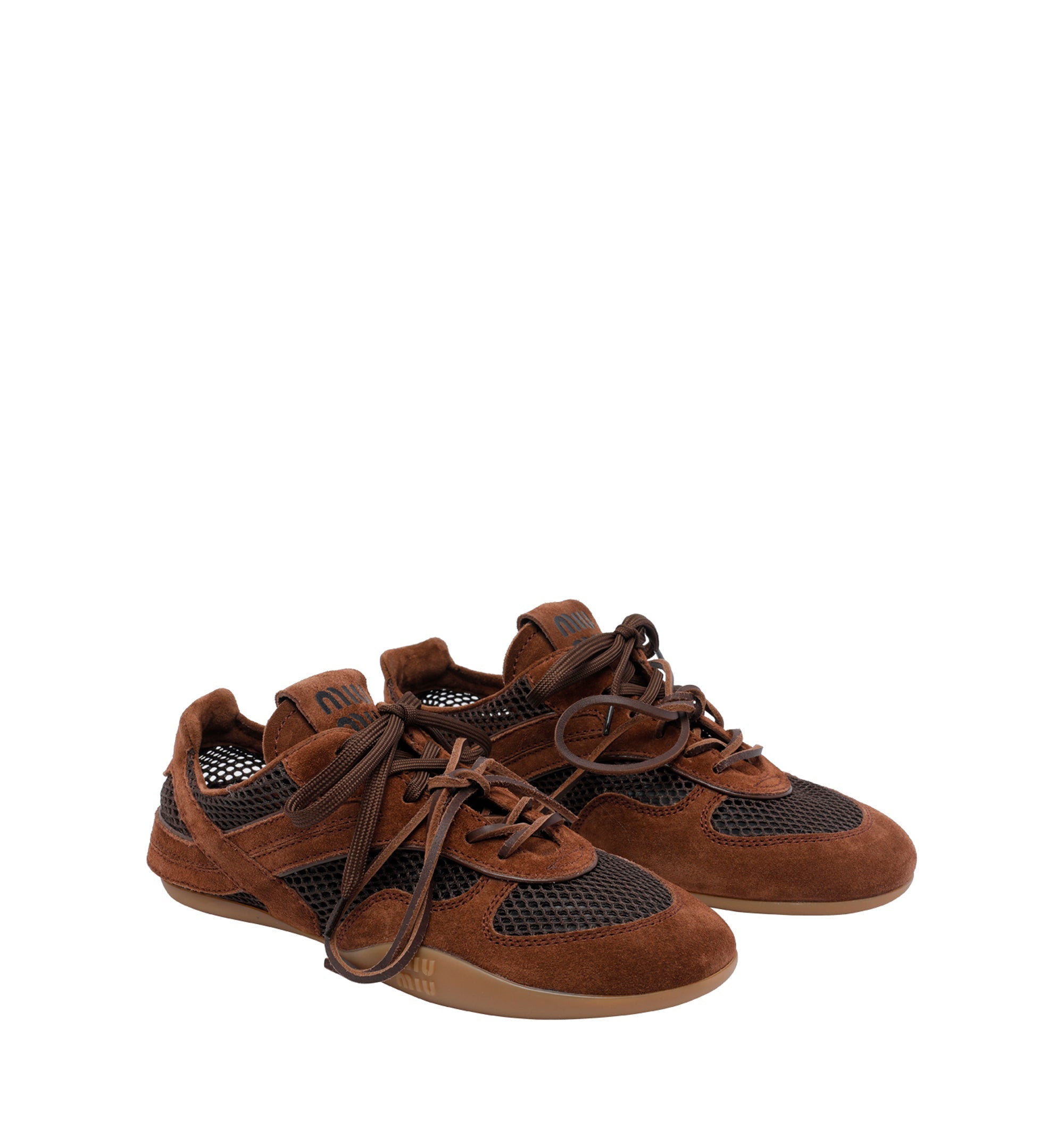 Gymnasium mesh and suede sneakers