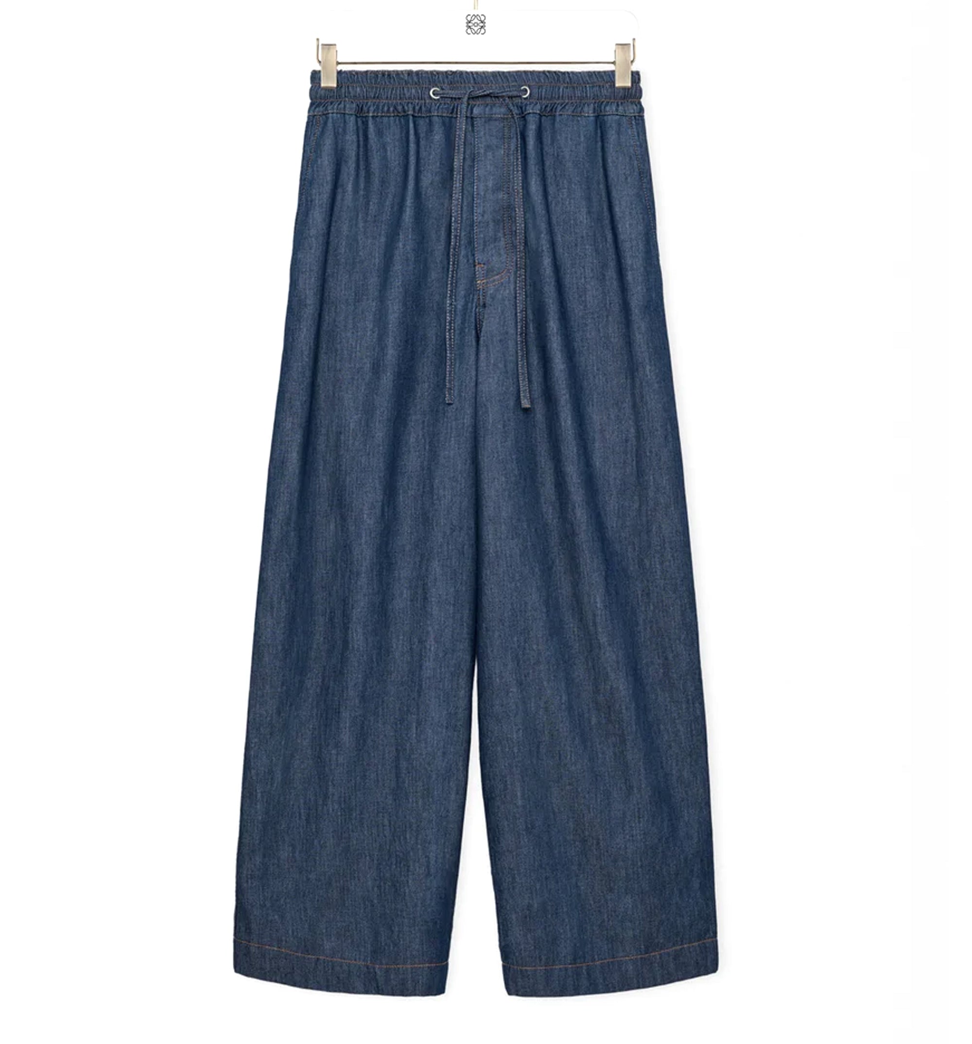 Jeans with adjustable drawstring