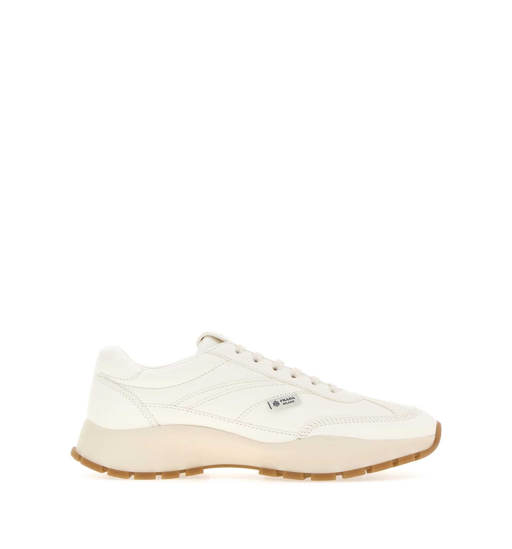 Mesh fabric and suede sneakers