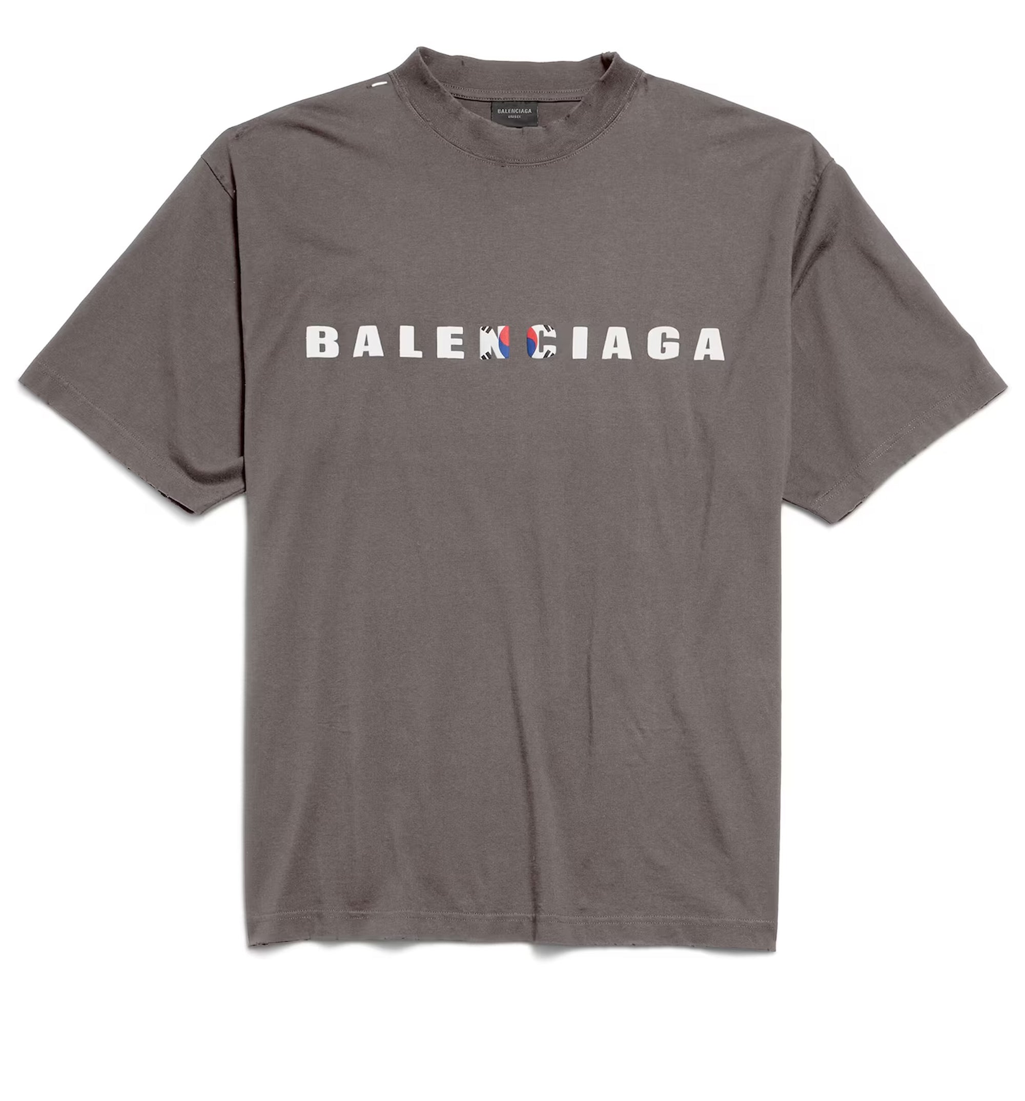 International T-Shirt Medium Fit