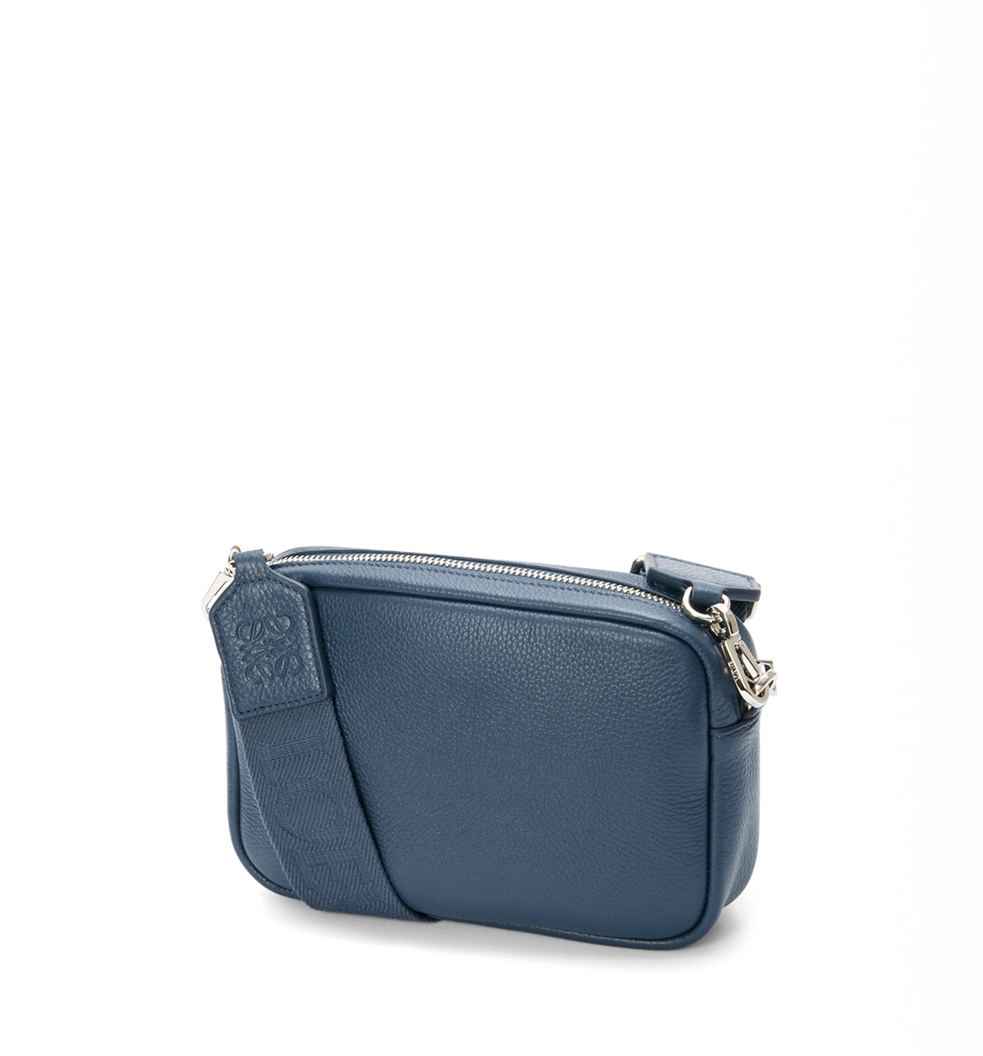 Medium Pebble Messenger Bag In Supple Grained Calfskin