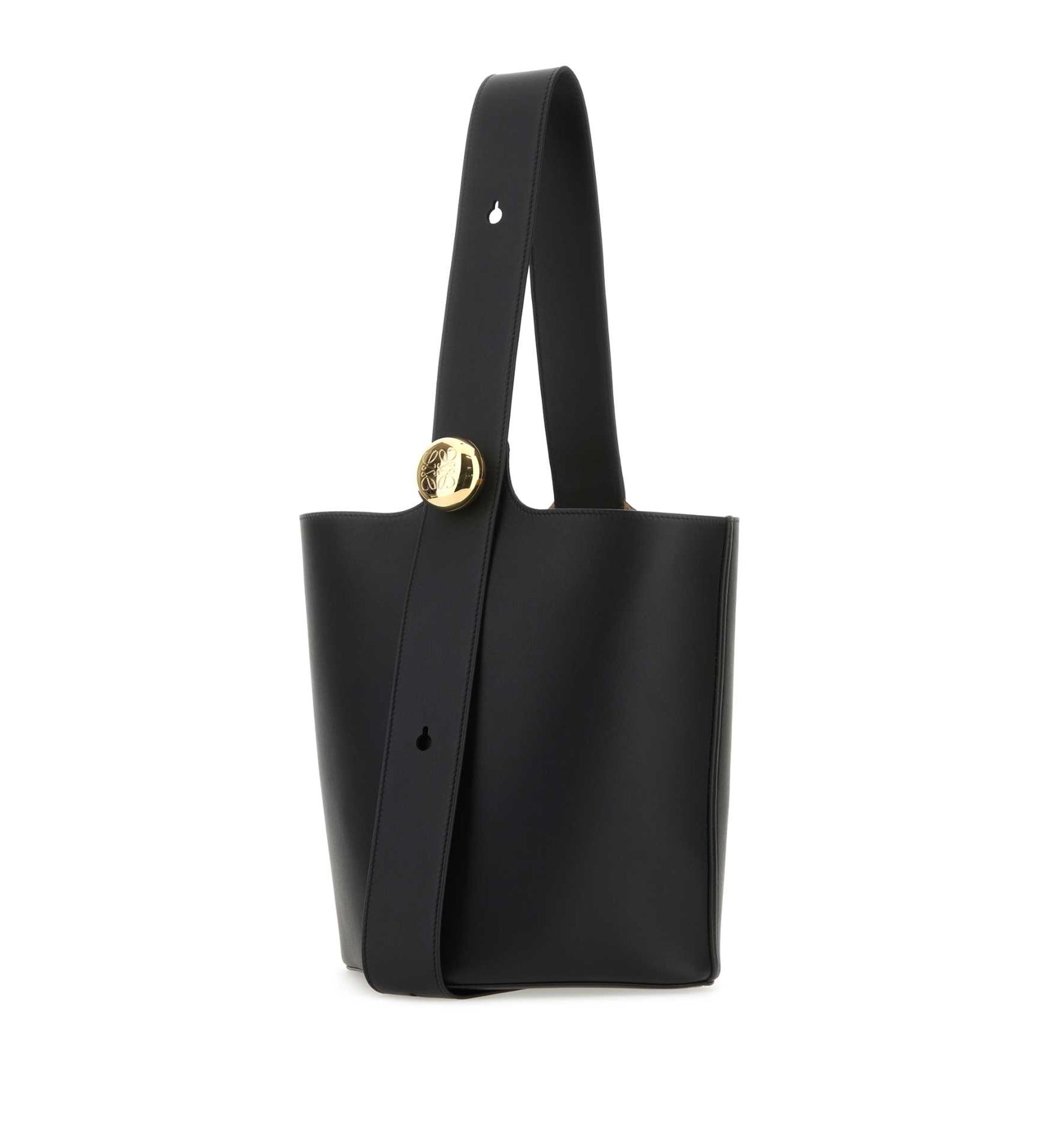 Medium Pebble Bucket In Smooth Calfskin