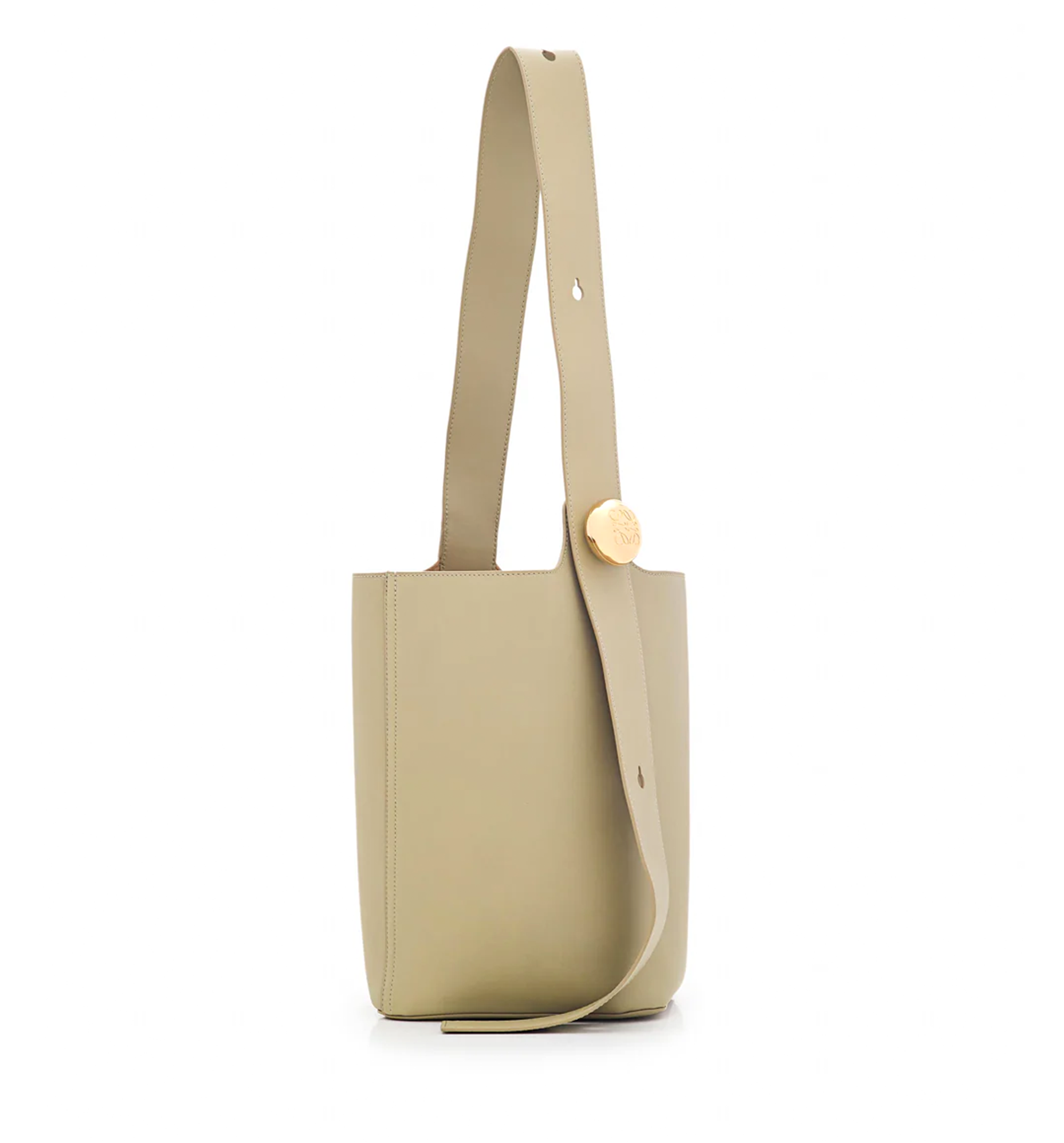 Medium Pebble bucket in smooth calfskin