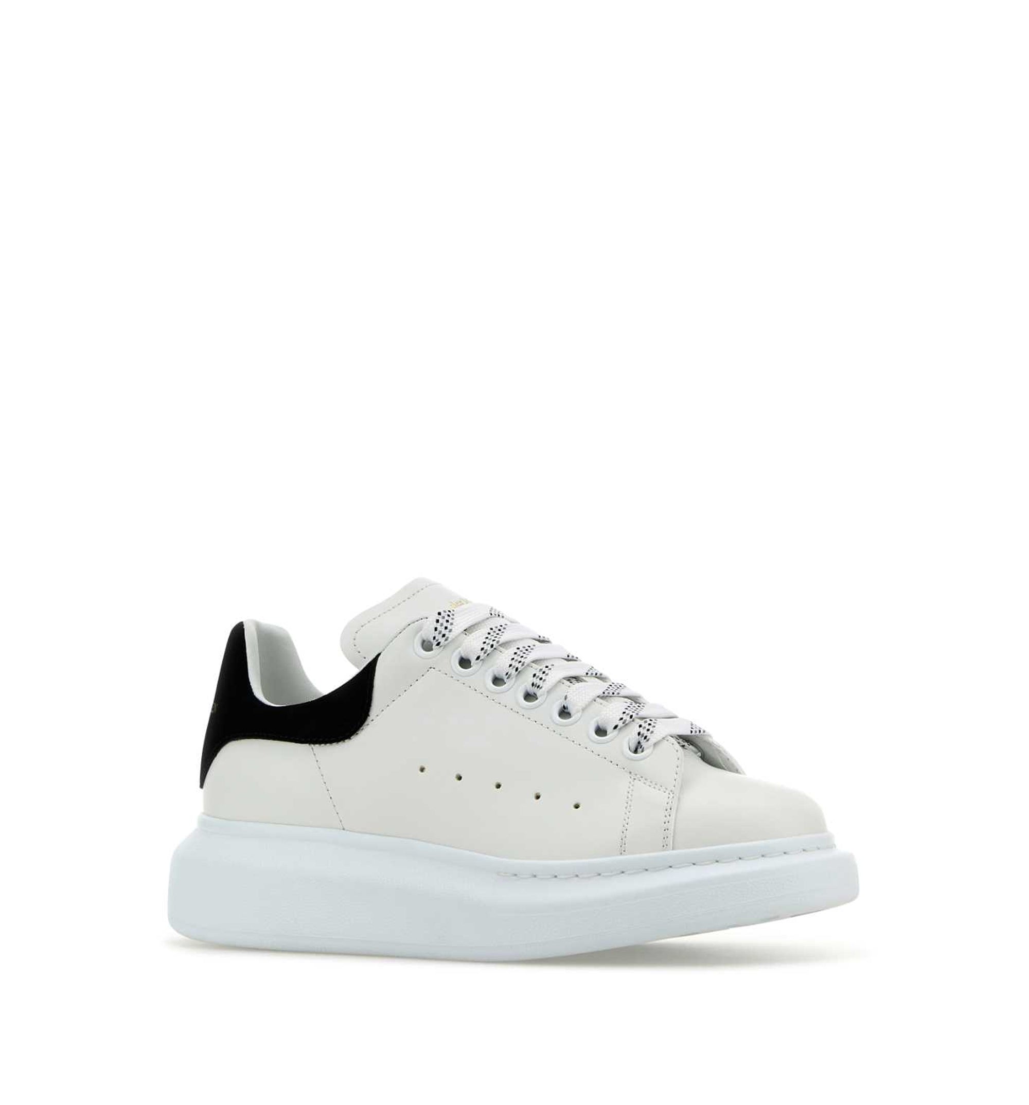 Oversized Sneaker In White/Black