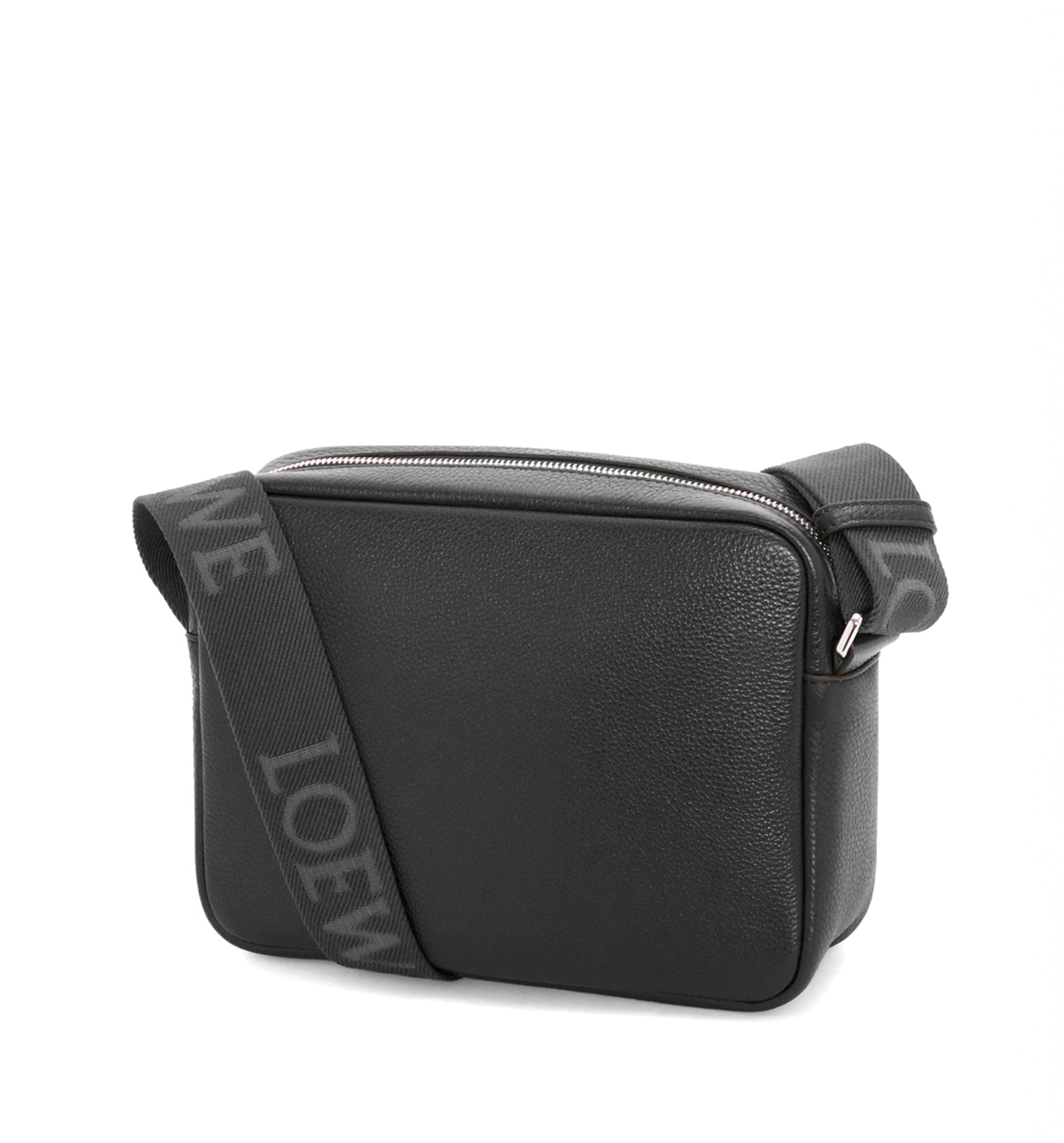 Medium Pebble messenger bag in supple grained calfskin