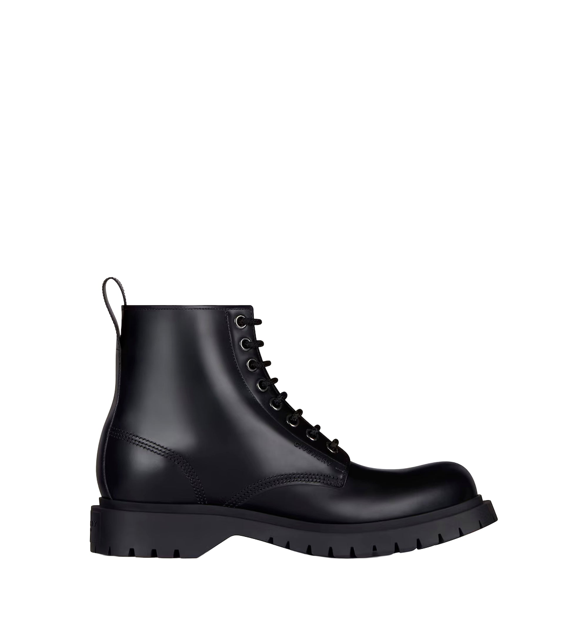 Lace up boots in leather