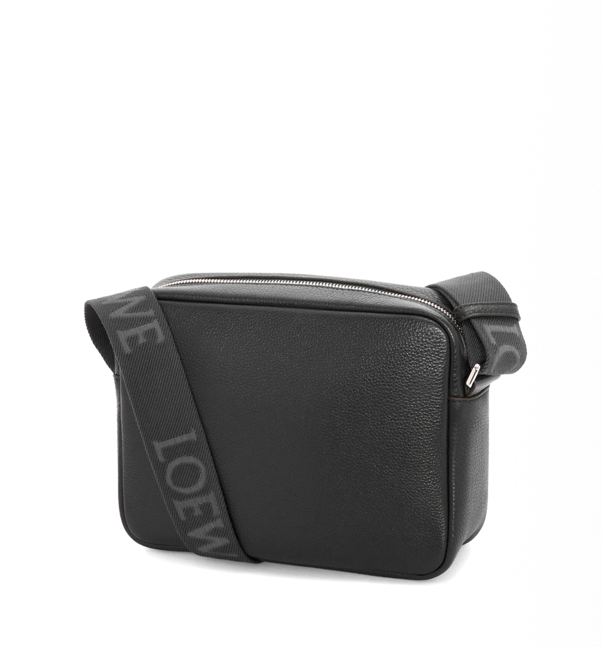 Medium Pebble messenger bag in supple grained calfskin