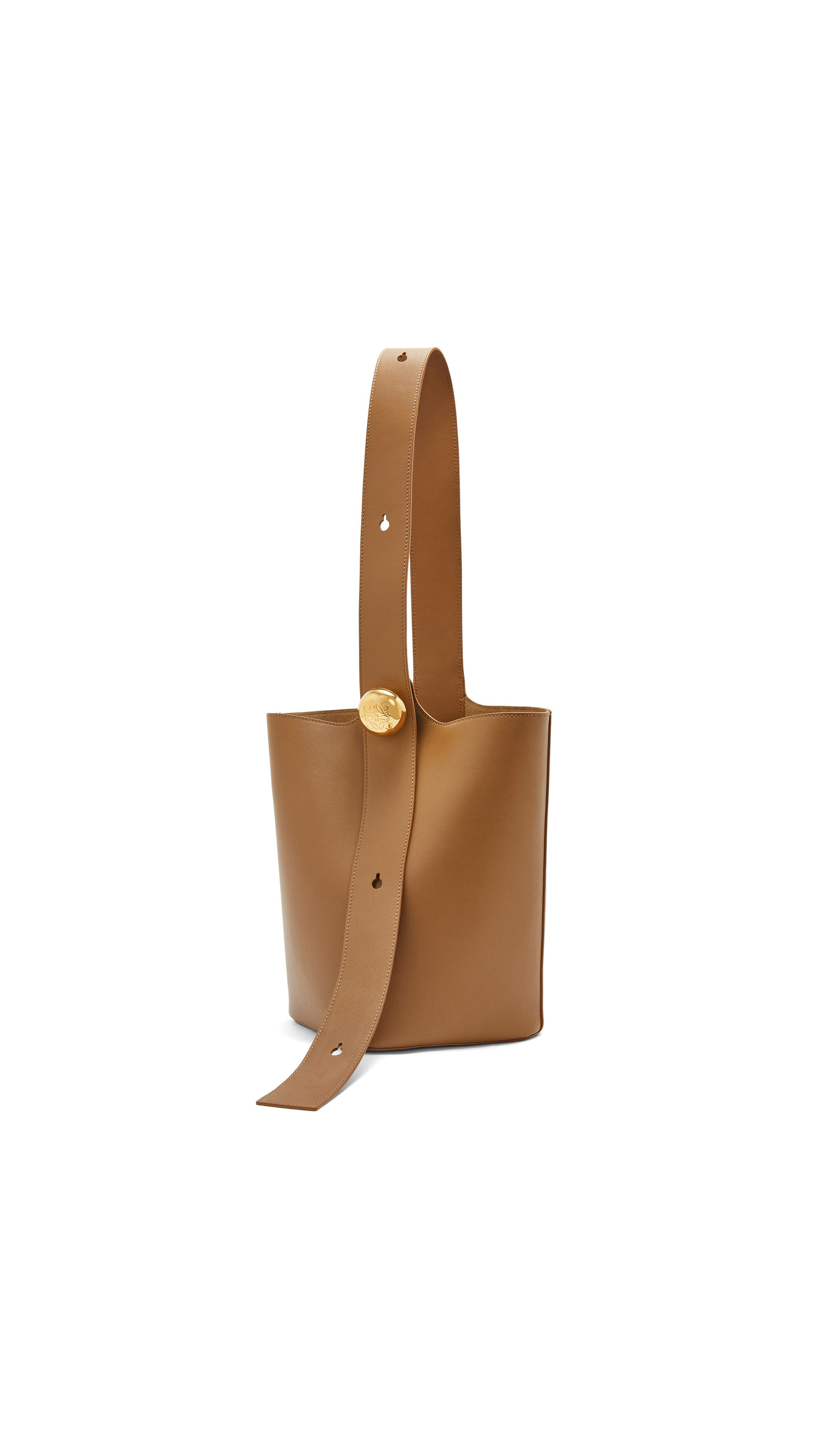 Medium Pebble Bucket Bag in Mellow Calfskin